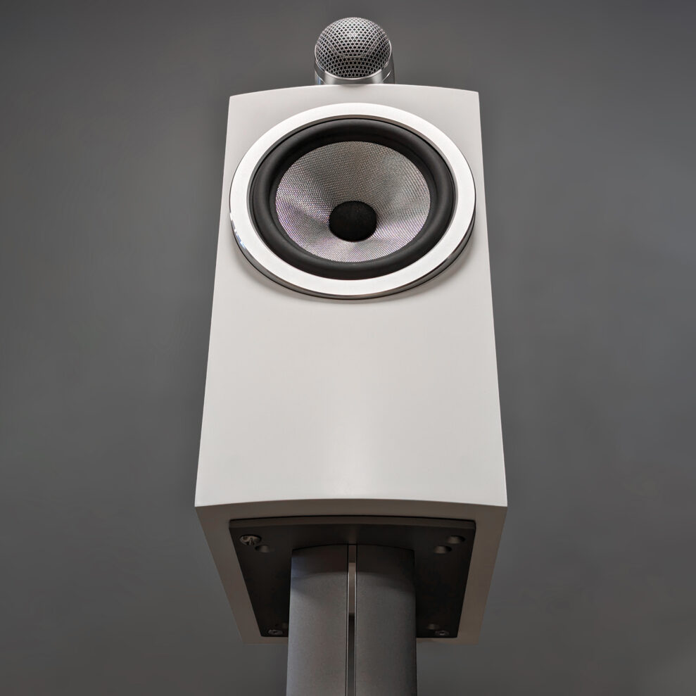 Bowers & Wilkins 705 S3 frog perspective
