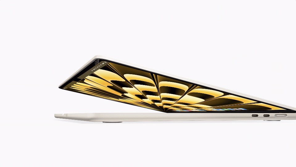 Apple lanserer Macbook Air med 15-tommers skjerm 6