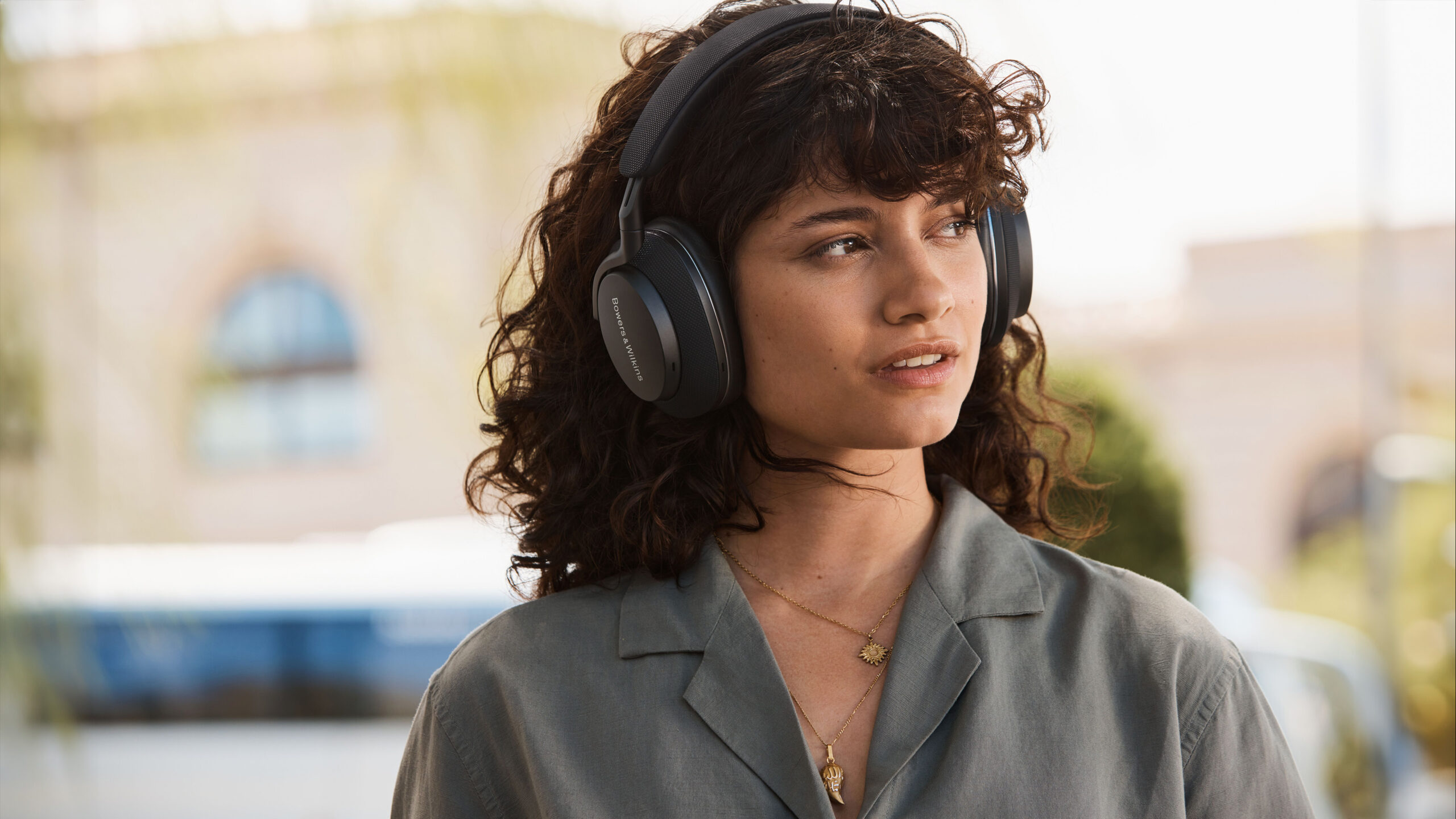 Px7 S2e: Bowers & Wilkins fornyer favoritt 3 B&W - Px7 S2e lifestyle