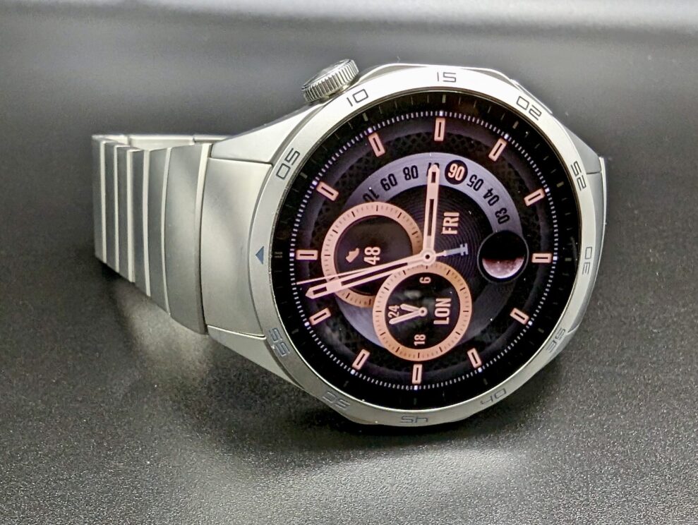 Huawei Watch GT4 close