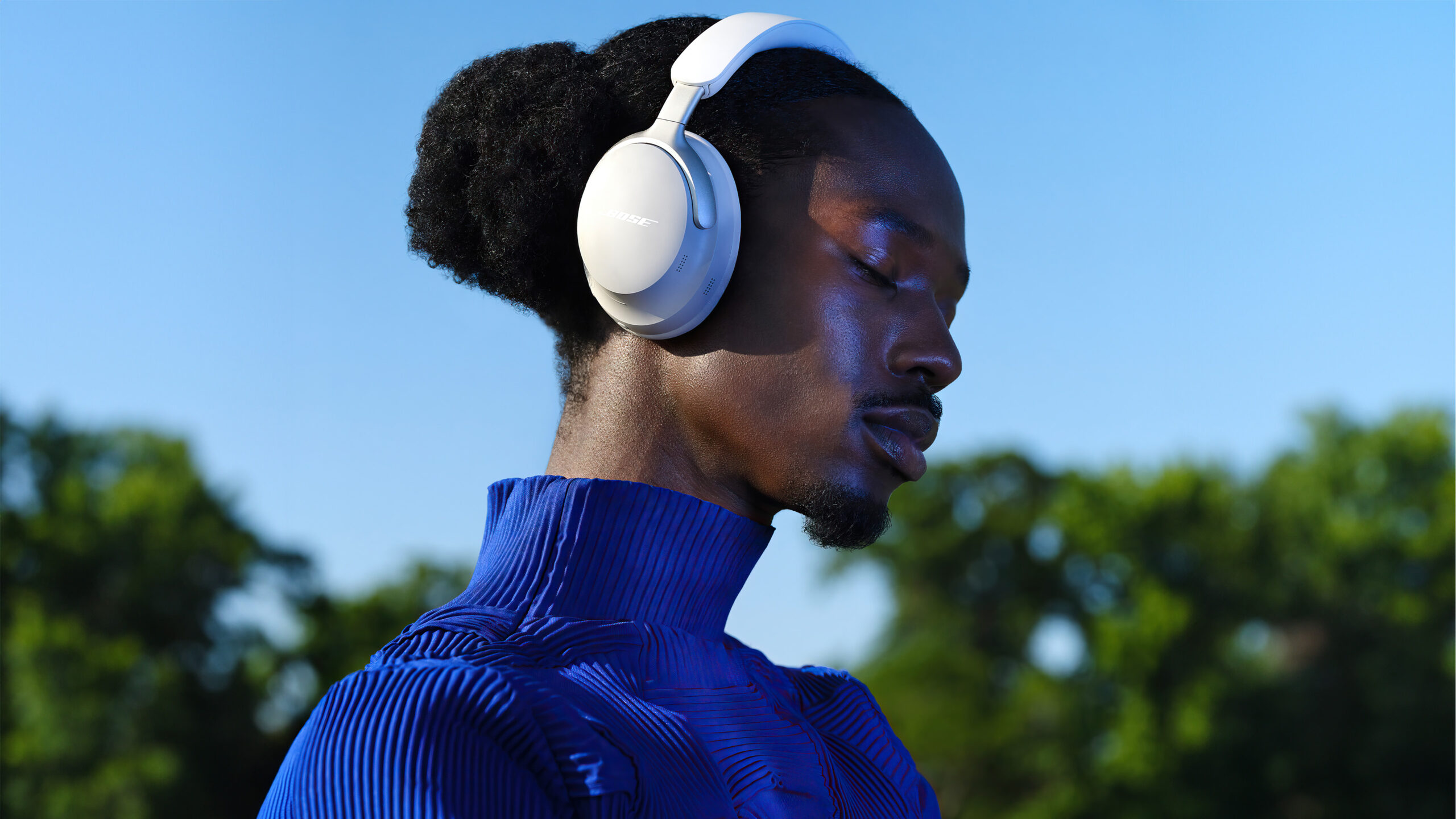 Bose QuietComfort Ultra Headphones lifestyle AI expanded 2