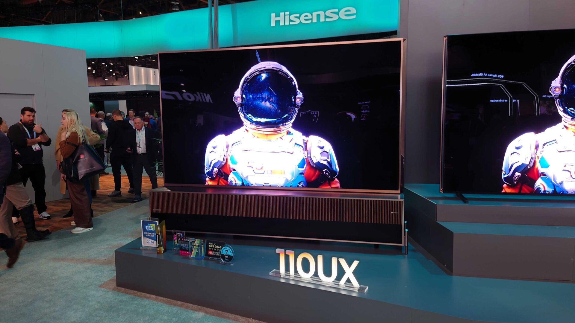 CES 2024: Hisense 110″ UX MiniLED-TV og 8K Laser TV
