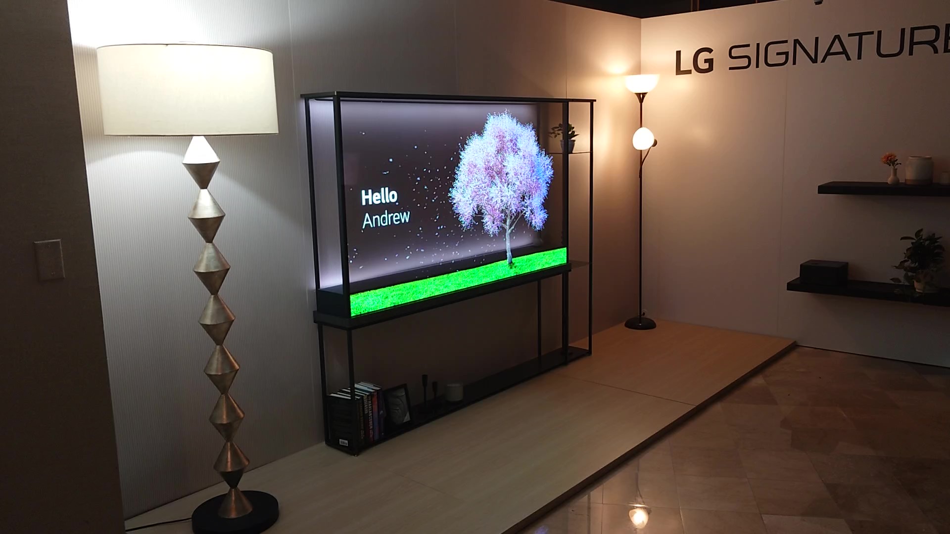 CES 2024: Slik er LGs gjennomsiktige OLED Signature T på nært hold