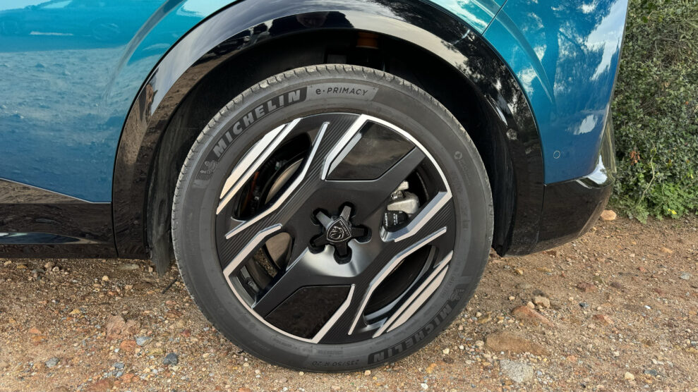 Peugeot E-3008 20in wheels