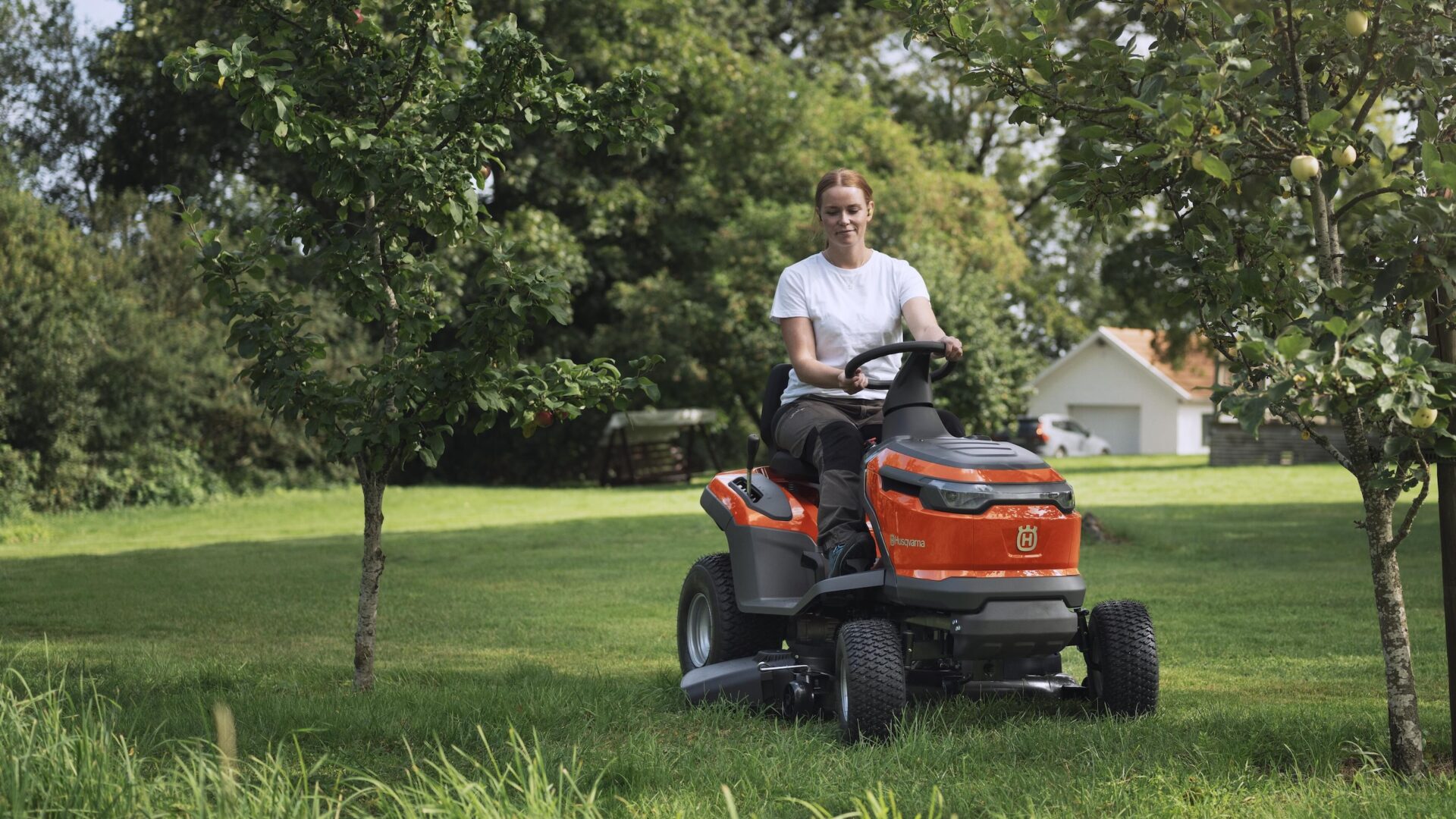 Husqvarnas første batteridrevne plentraktor