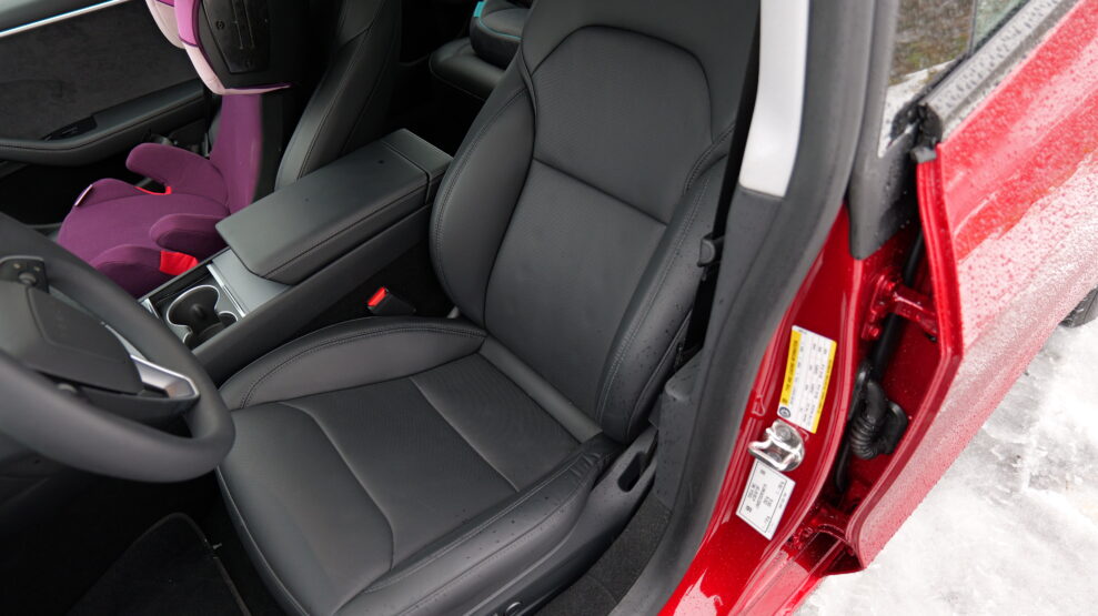 Tesla Model 3 frontseats