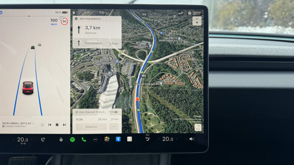 Tesla Model 3 infotainment 2