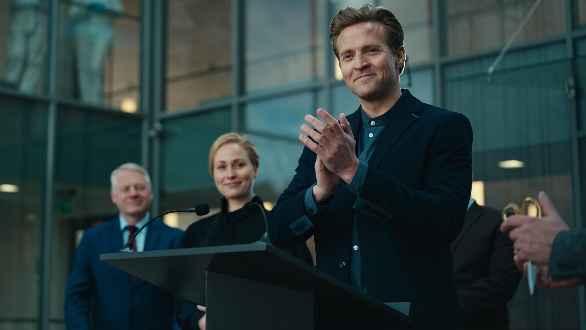 Tobias Santelmann topper den nye dramaserien Festning Norge – se trailer
