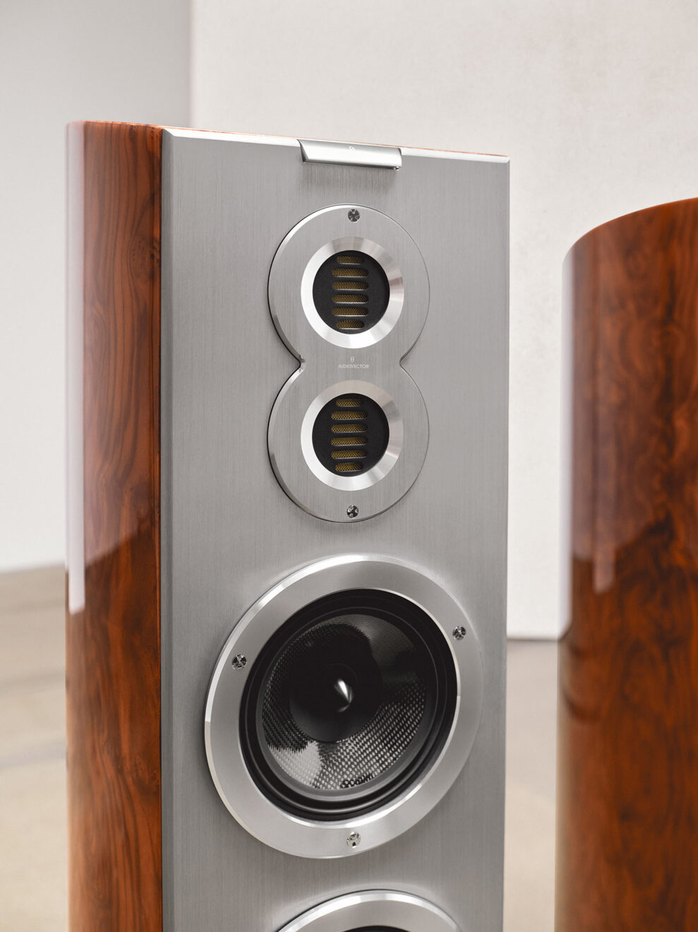 Audiovector R 10 Arreté lansert 2 Audiovector R 10 Arreté lansert 2