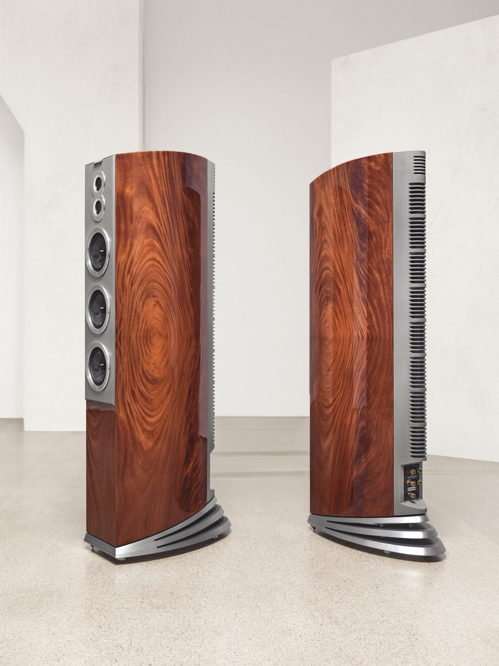 Audiovector R 10 Arreté lansert 1 Audiovector R 10 Arreté lansert 1