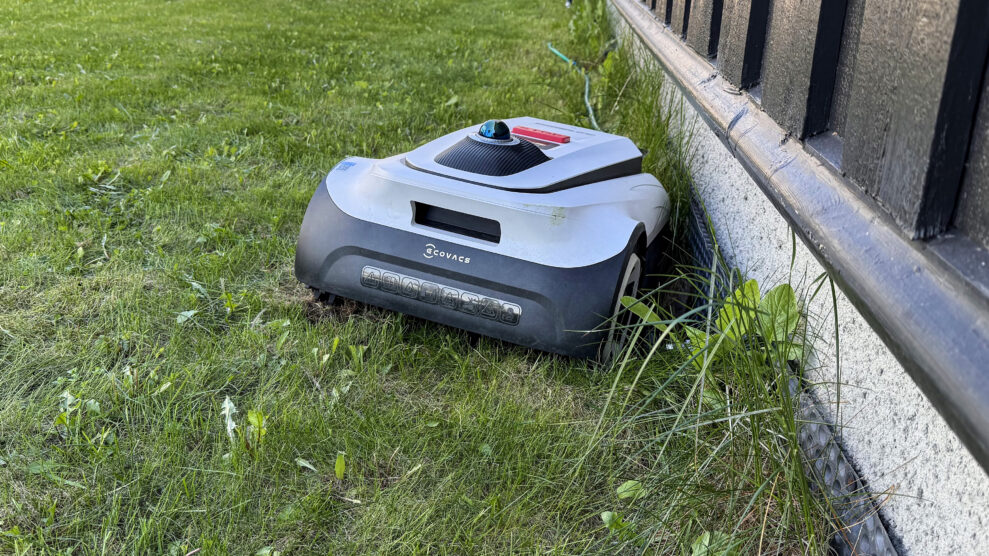 Ecovacs GOAT A3000 LiDAR pothole