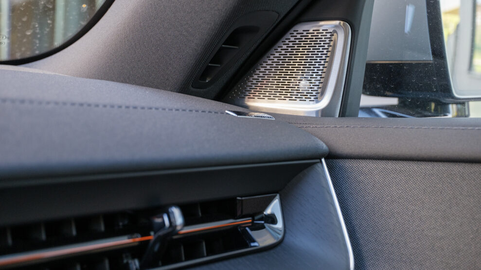 Bowers & Wilkins 3D Surround Sound for Polestar 3 7 Bowers & Wilkins 3D Surround Sound for Polestar 3 7