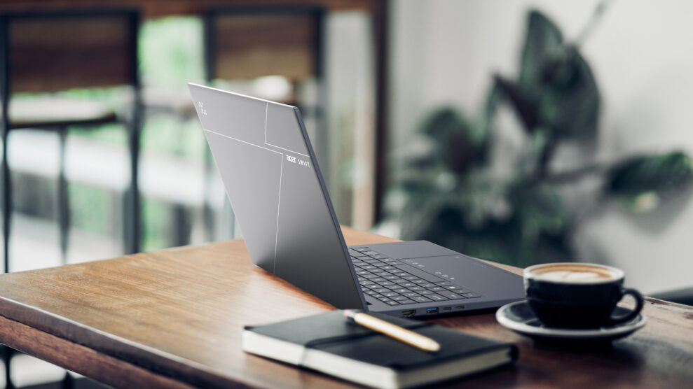 Swift-Go-14-AI_SFG14-75-Lifestyle-03
