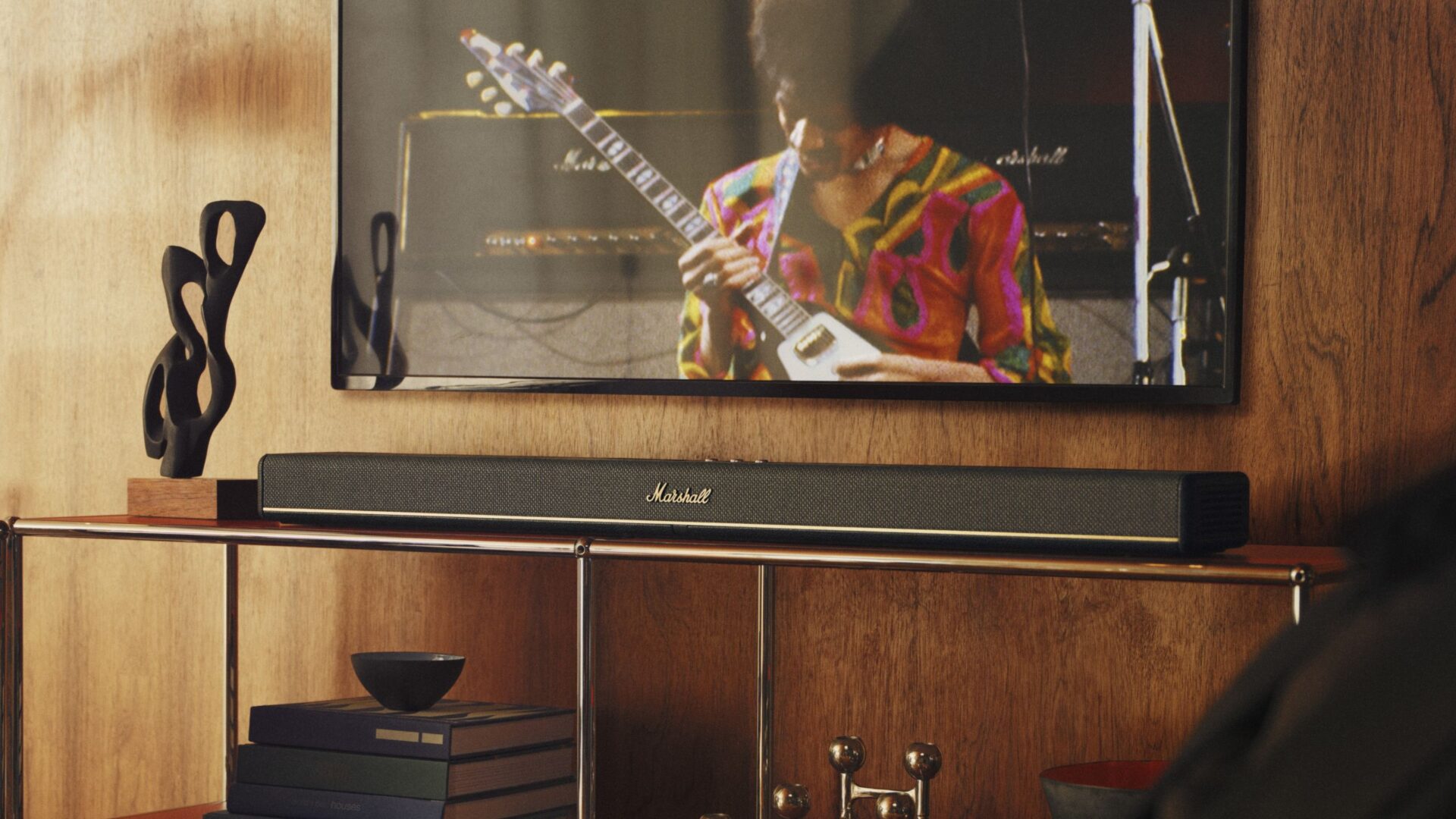 Marshall lanserer Heston 120: Rock'n'roll lydplanke for TV-en din 6