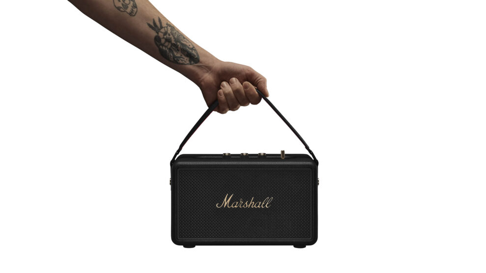 marshall_kilburn-III_black_product_hand_4_flat