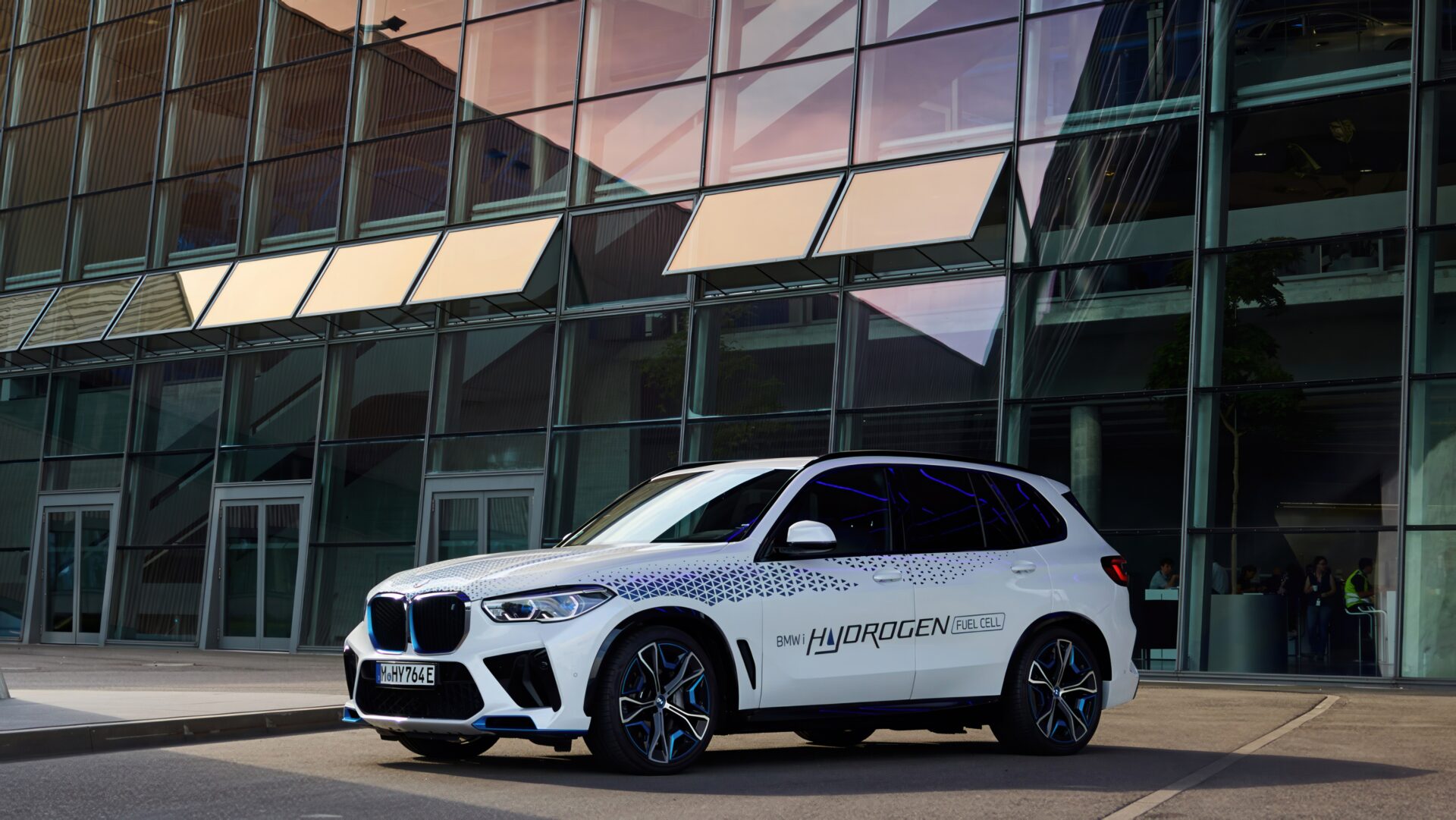 BMW satser på hydrogenbil – går mot strømmen