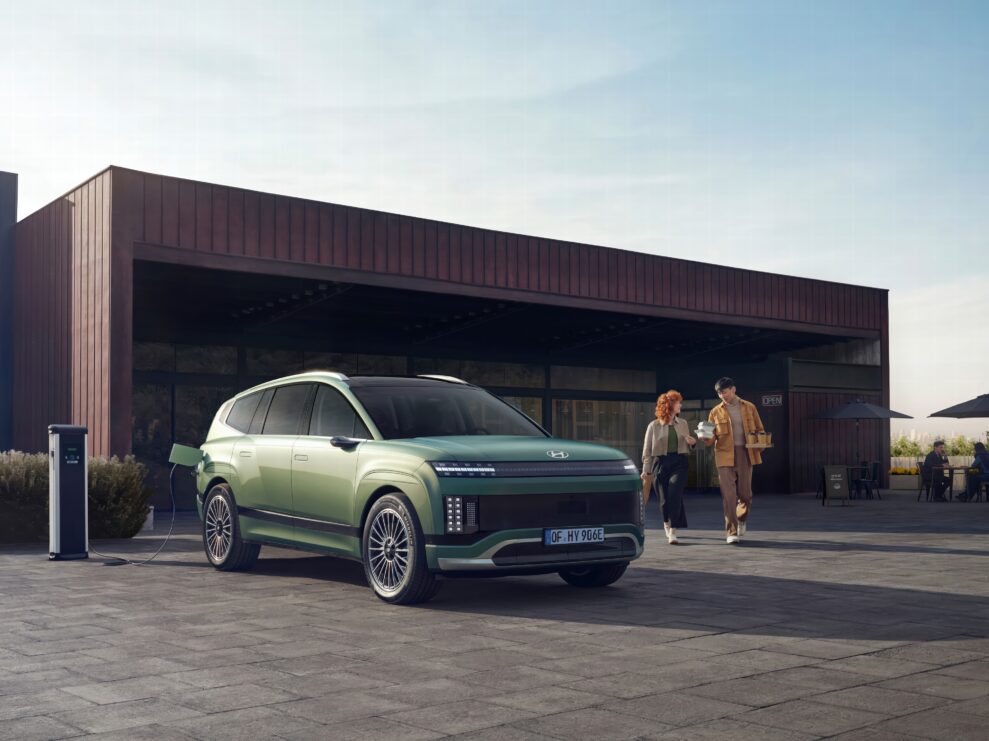 Hyundai Ioniq 9: Nå kommer den enorme elektriske SUV-en 2 Hyundai_IONIQ-9_Exterior_Charging_EU_17-2:4x3