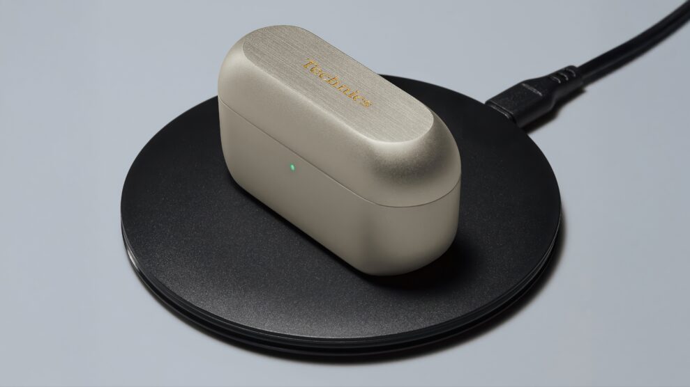 Technics_AZ100 ChampagneGold QI charging