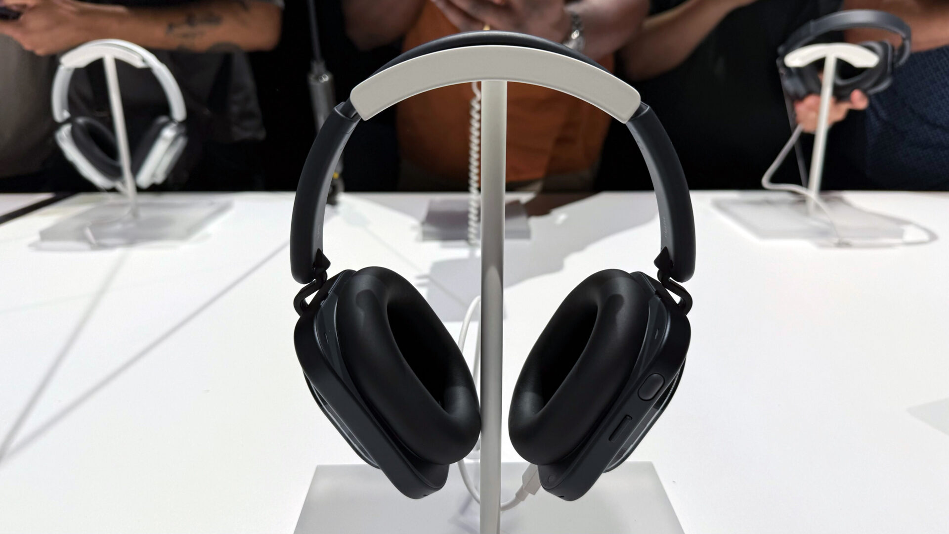 Nothing Headphone (1) er over-ear ANC-hodetelefoner