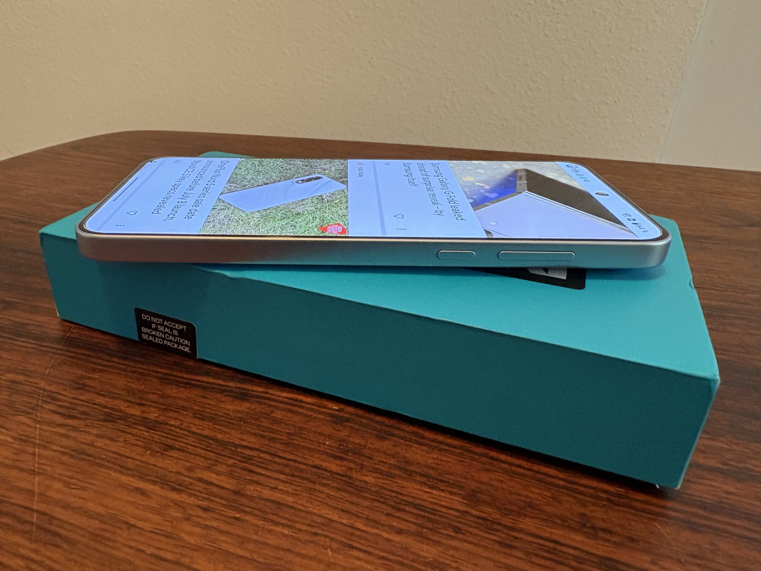 OnePlus Nord 5 højre side