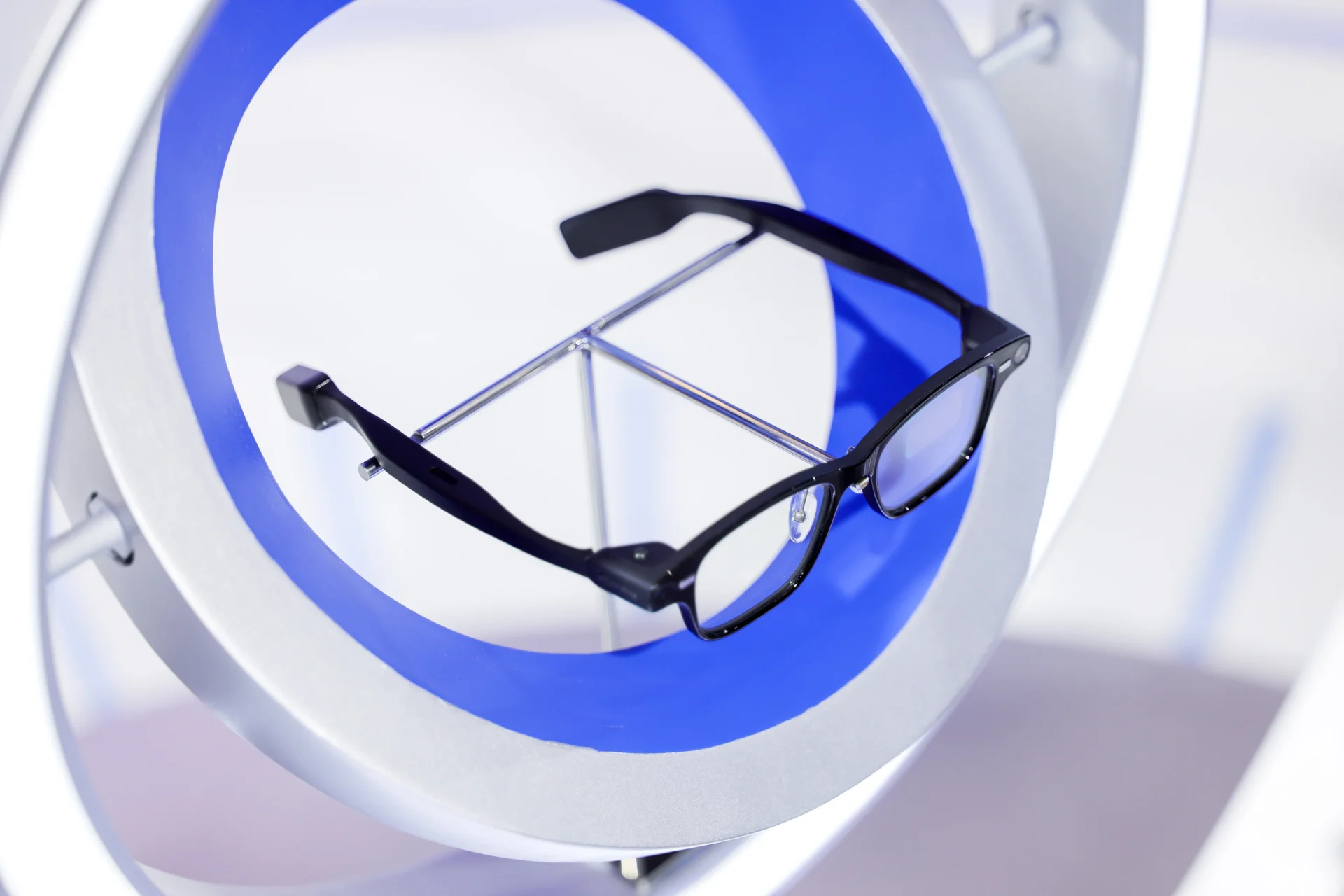 Alibaba utfordrer Meta og lanserer KI-briller