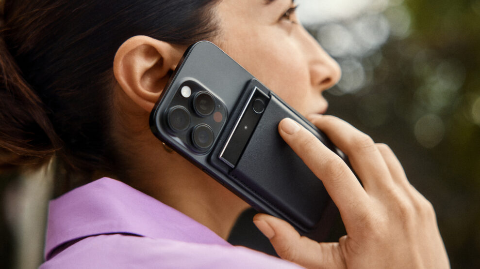 Plaud Note Pro Phone call woman