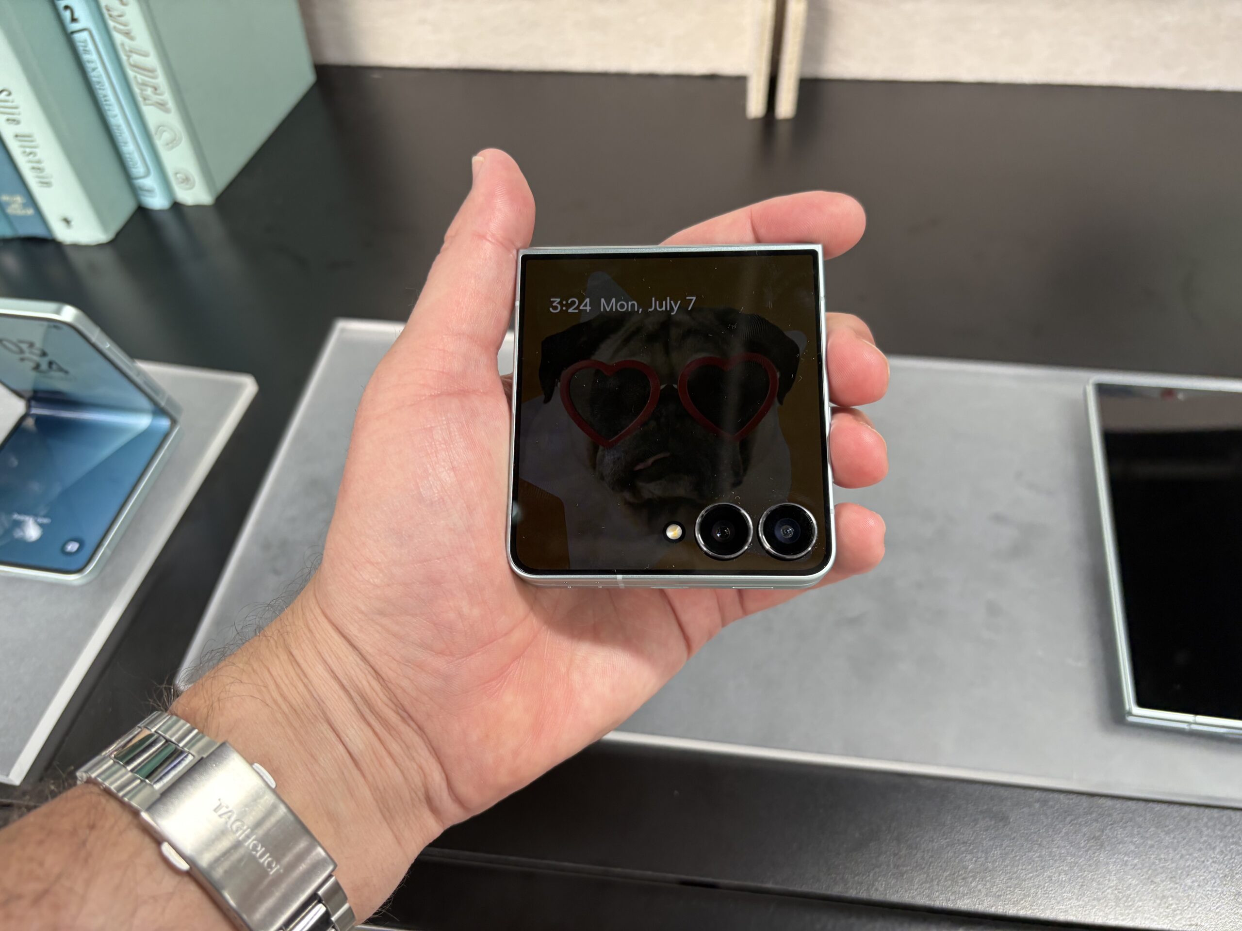 Samsung Galaxy Z Flip 7 2