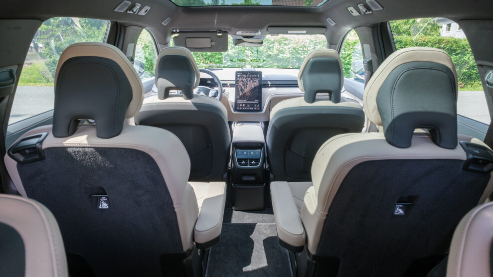Volvo EX90 8