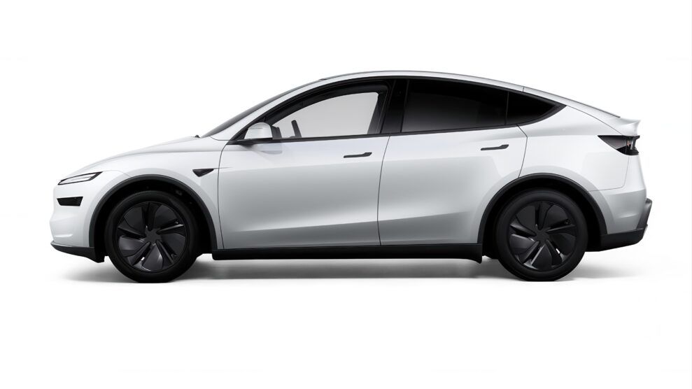Nye Tesla Model Y Performance: Mer premium, høyere fart 4 Nye Tesla Model Y hvit 3