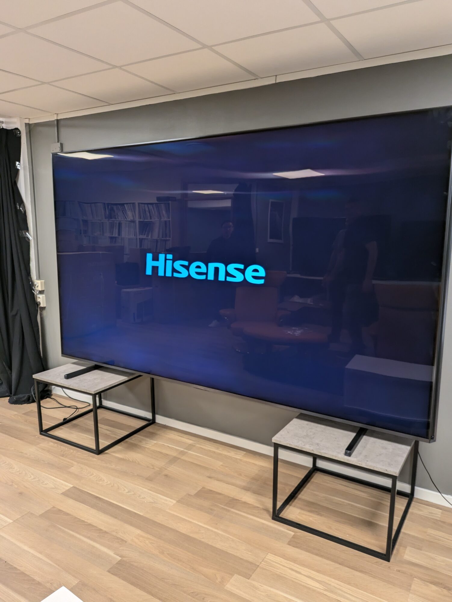 Verdens største TV på testbenken: Hisense 116UX 2