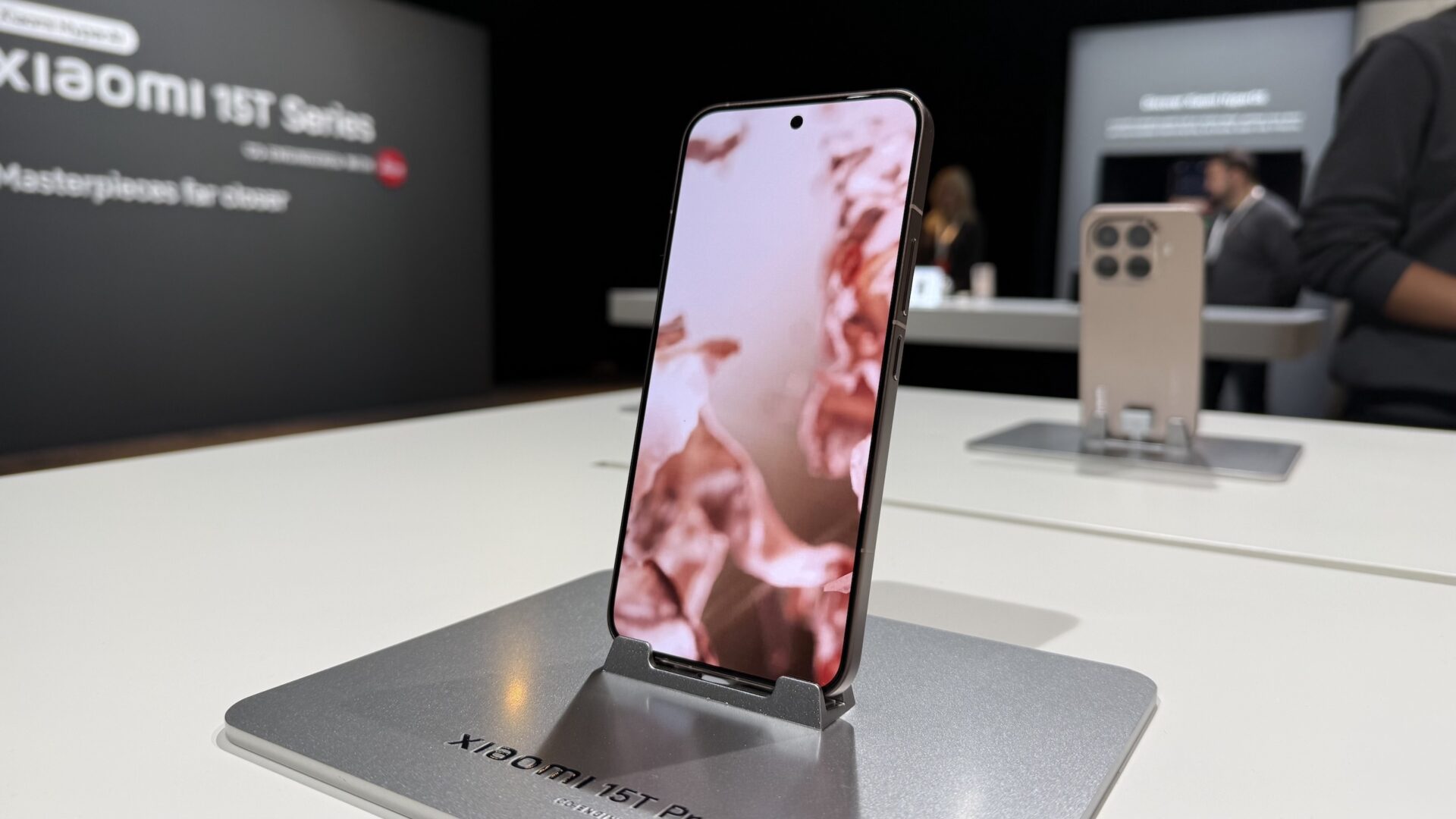 Xiaomi lanserer 15T-serien med Leica-kamera og offline-kommunikasjon