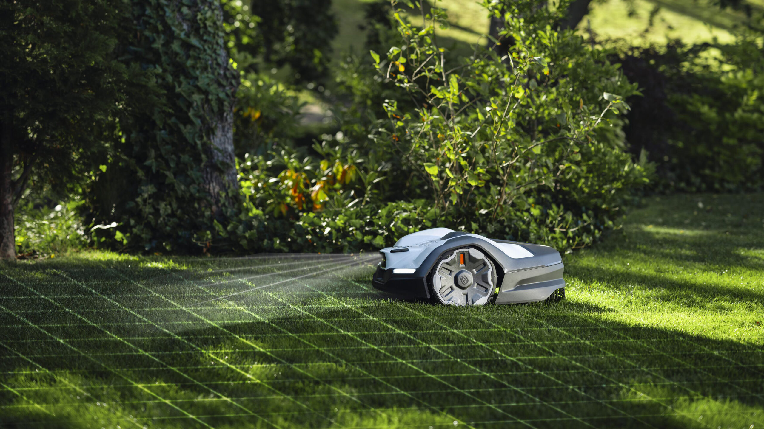 Husqvarna Automower NERA: Robotgressklipperne ser om natten 2 Husqvarna Automower 405VE 410VE NERA