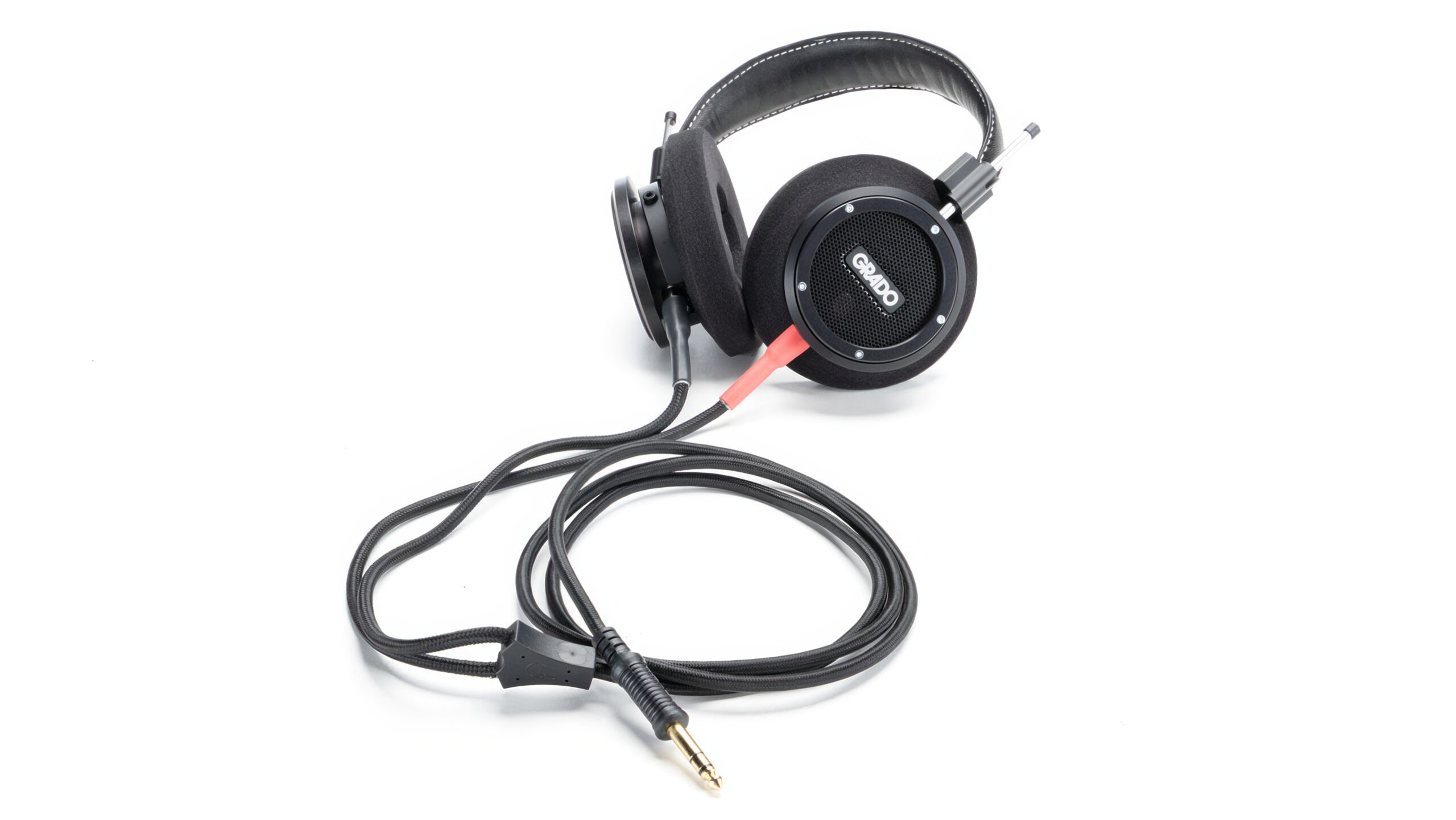 Grado S750: Tredje modell i Signature-serien 3 Grado S750_w_Cables_copy.jpg