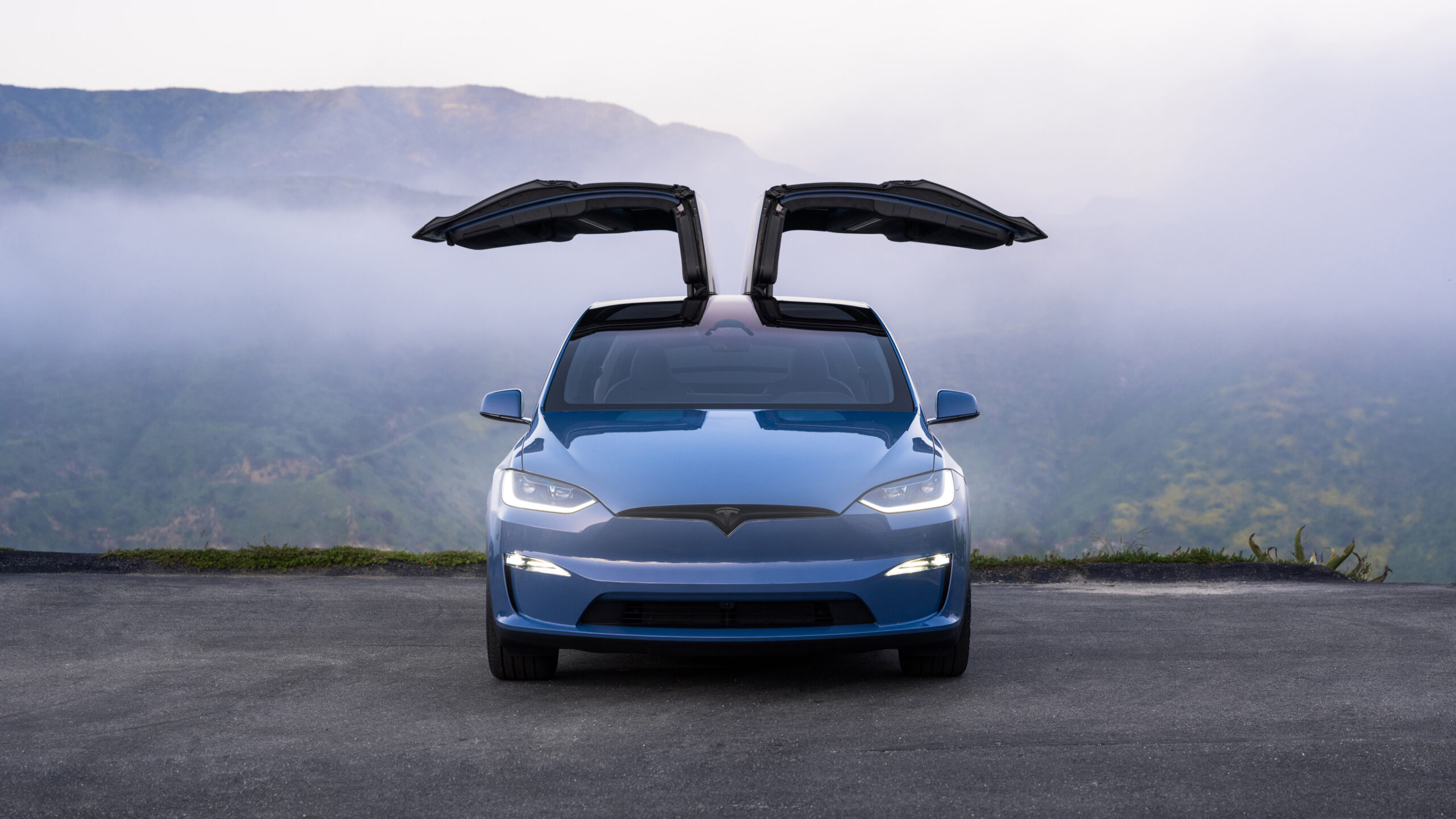 Tesla Model S og Model X oppgraderes – men kan det redde salget? 4 Tesla Model X blue front