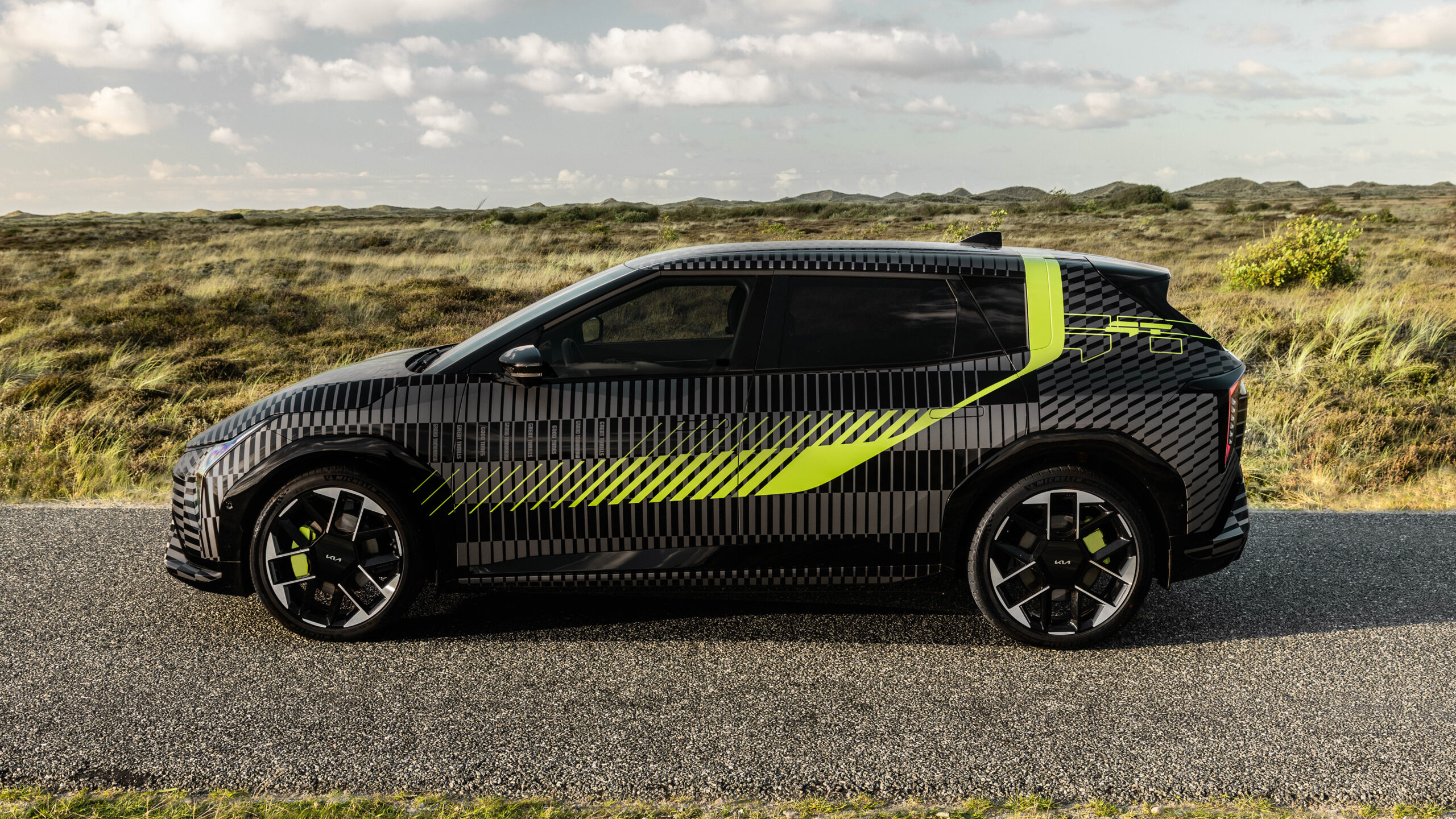 Kan Kia EV4 GT utfordre Tesla Model 3 Performance? 1 kia-EV4-GT-foiling-highres-4