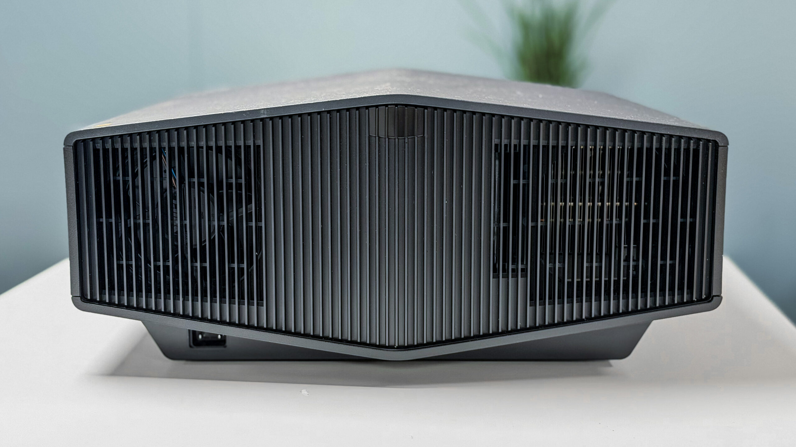 Sony Bravia Projector 7 (VPL-XW5100ES) 5 Sony Bravia Projector 7 - rear - geirnordby