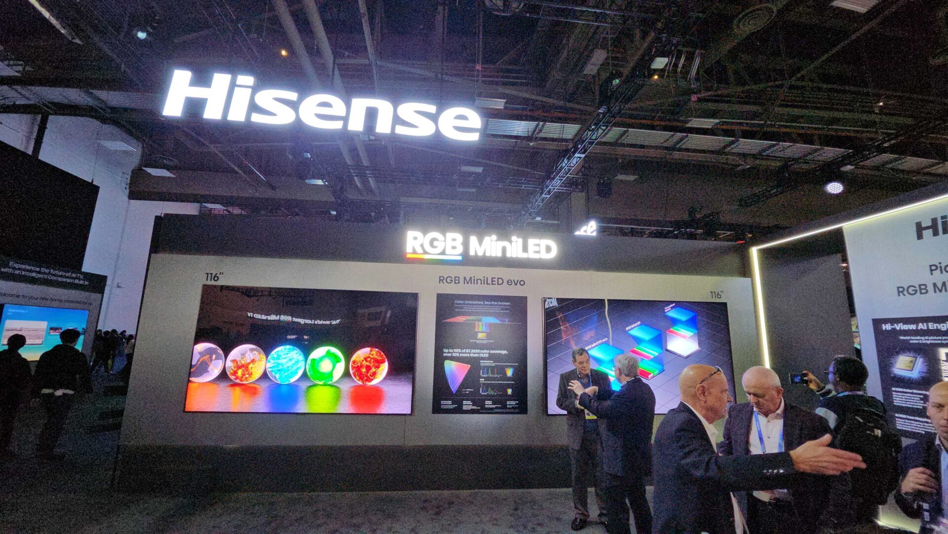 CES 2026: Hisense UXS er en ny RGB MiniLED evo-TV med fire farger i baklyset