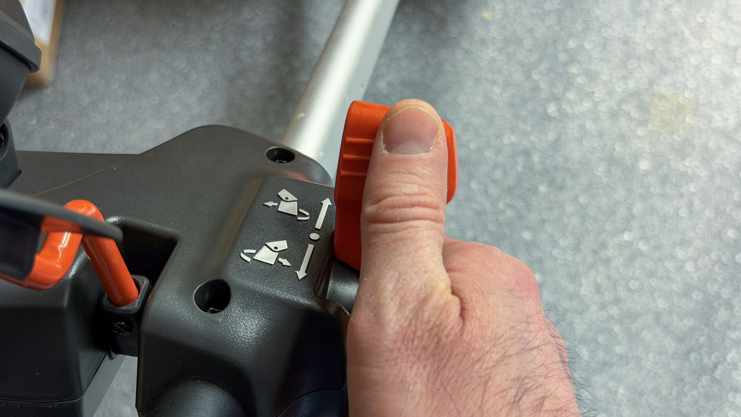 Husqvarna ST 253i utkaster spak