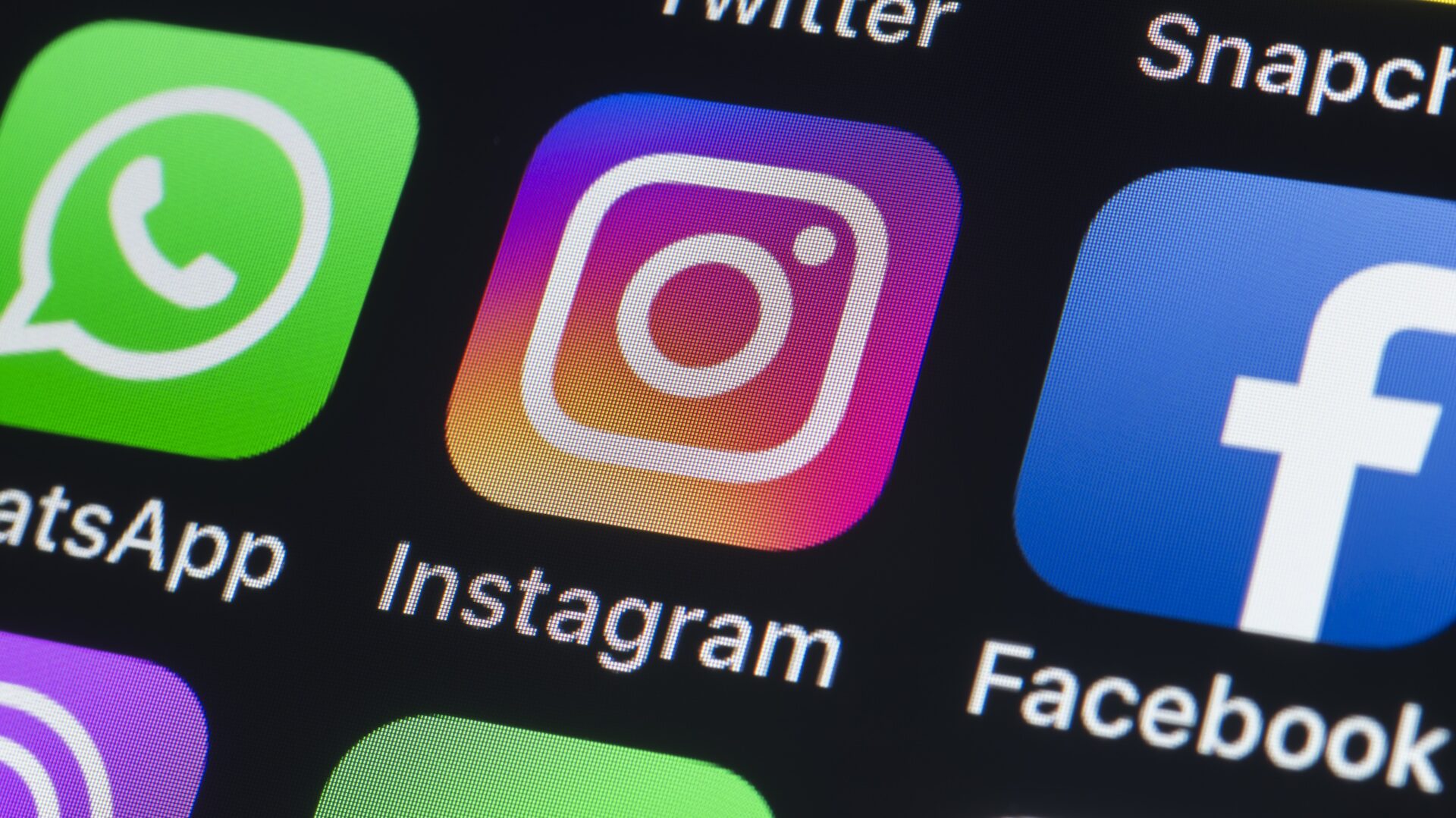 Instagram bekrefter feil etter strøm av e-poster om tilbakestilling av passord