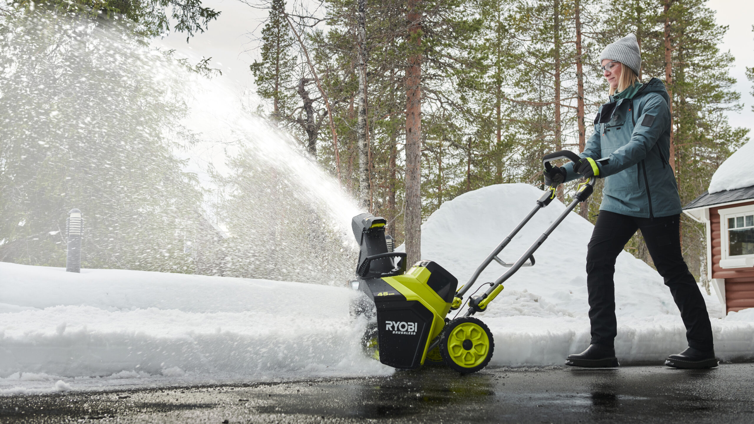 Ryobi RY18STX45A 4 Ryobi RY18STX45A lifestyle