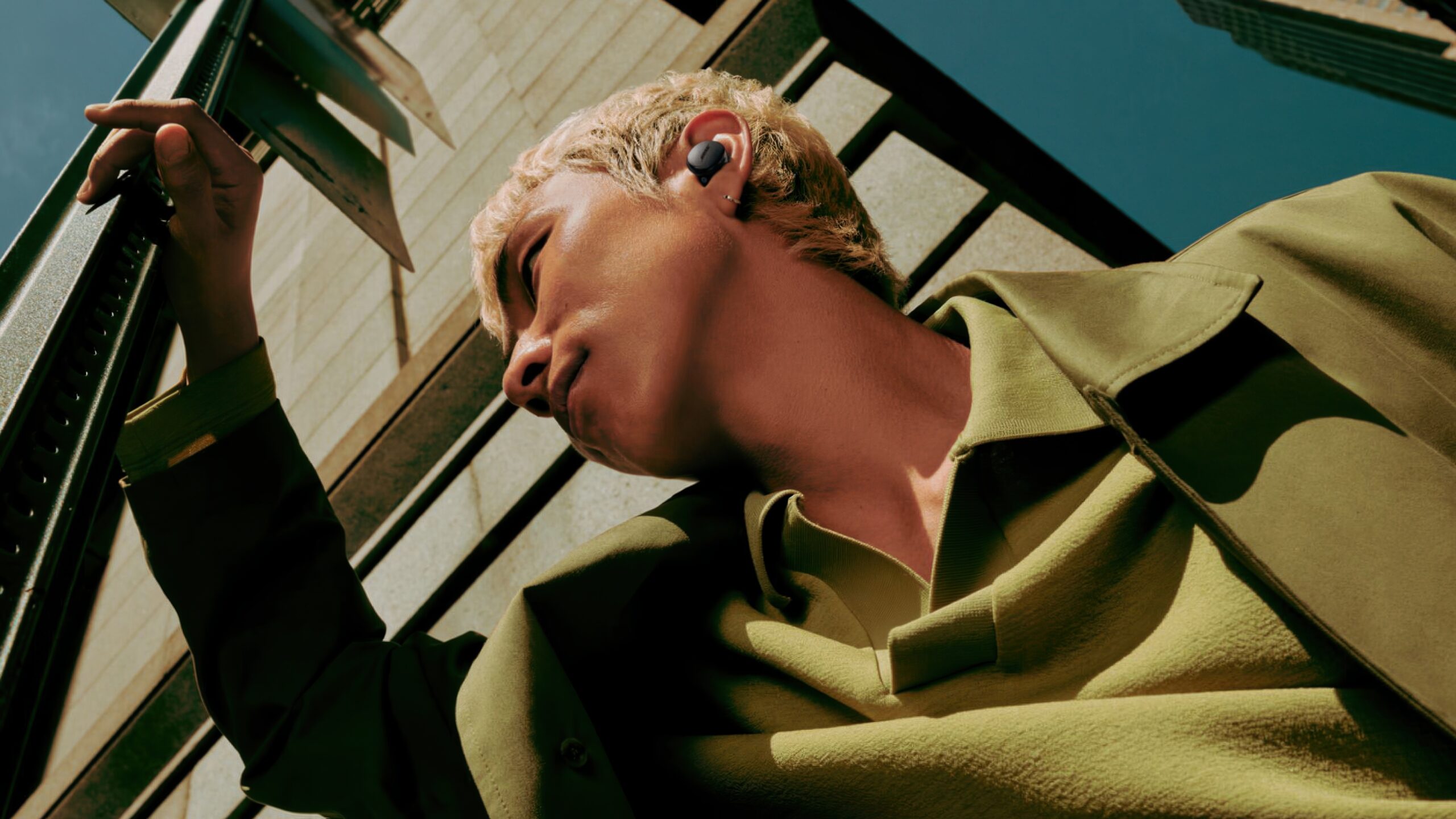 Bose QuietComfort Earbuds (andre generasjon) 4 Bose QuietComfort Earbuds_lifestyle 2