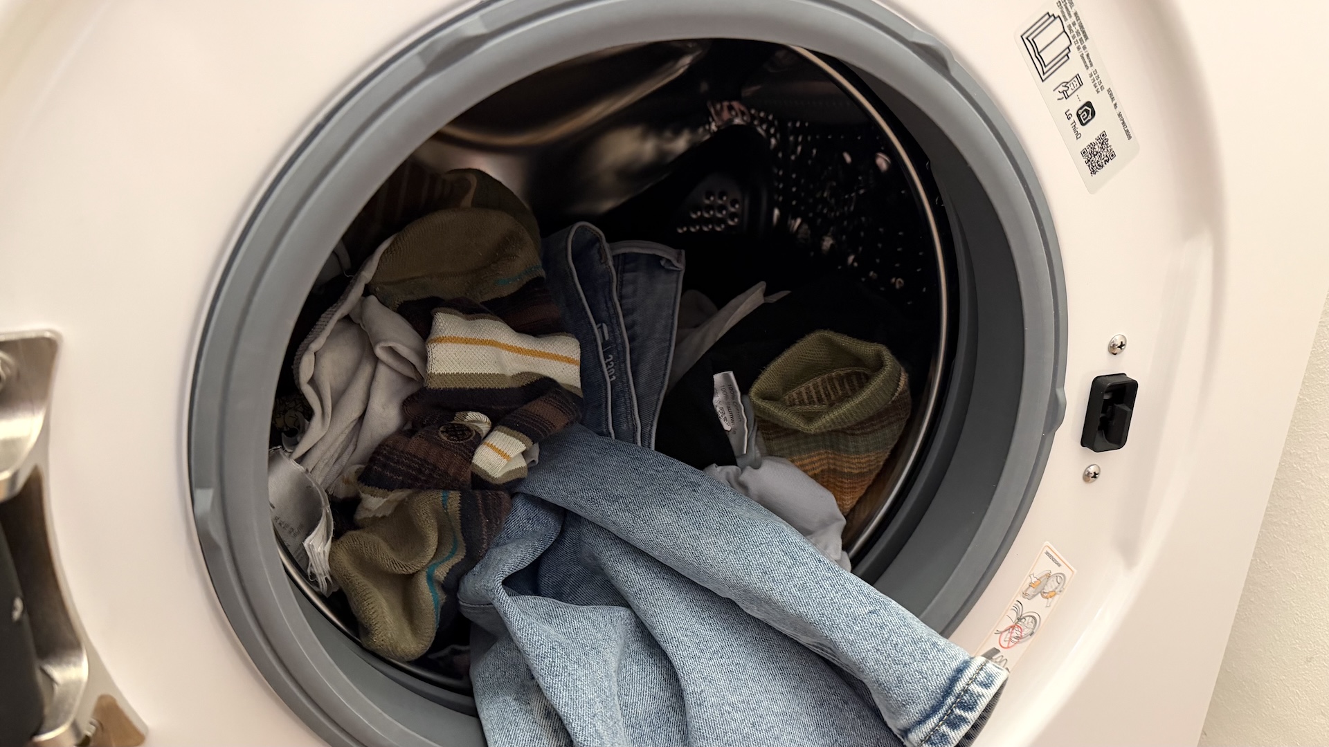 LG 8 kg / 5 kg Direct Drive Washer Dryer (W4X1085NWB) 4 LG W4X1085NWB