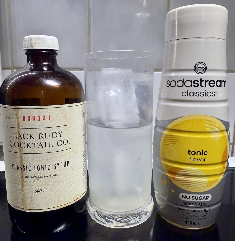 Aarke Carbonator Pro vs. Sodastream E-Terra 2 Aarke Carbonator Pro vs. Sodastream E-Terra 2
