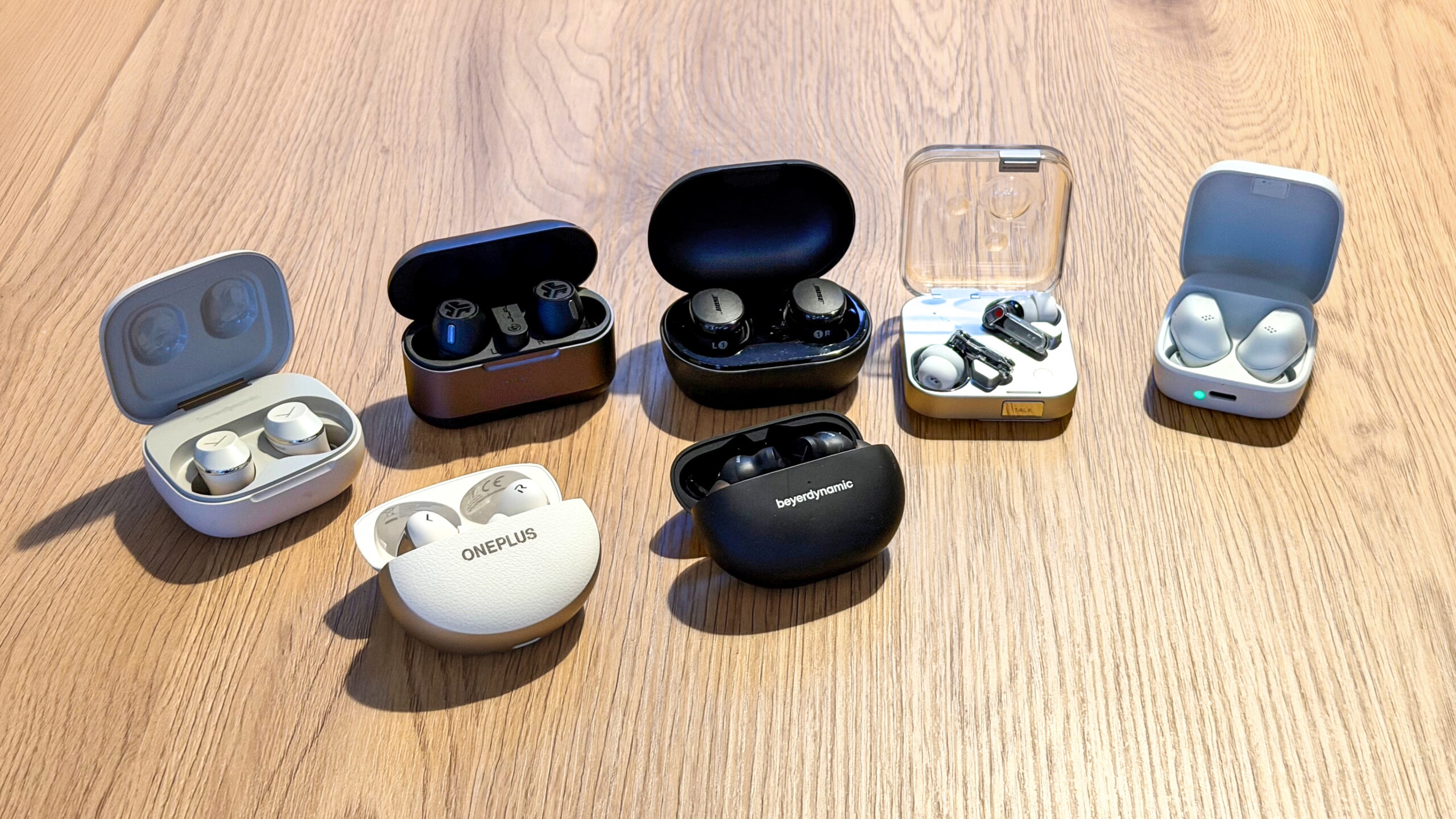 7 trådløse ørepropper, basic (vinteren 2026) 1 ørepropper earbuds SPREAD 2
