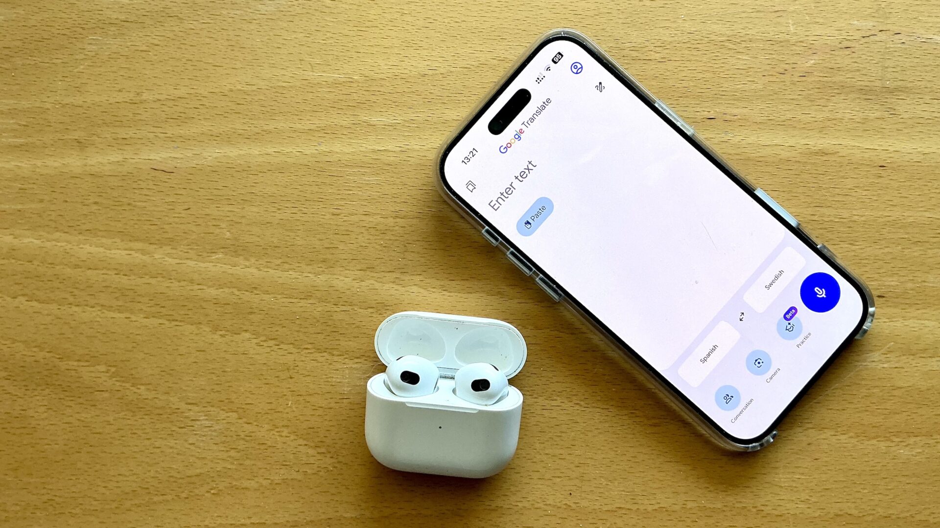 Google Live Translate for hodetelefoner nå på iPhone