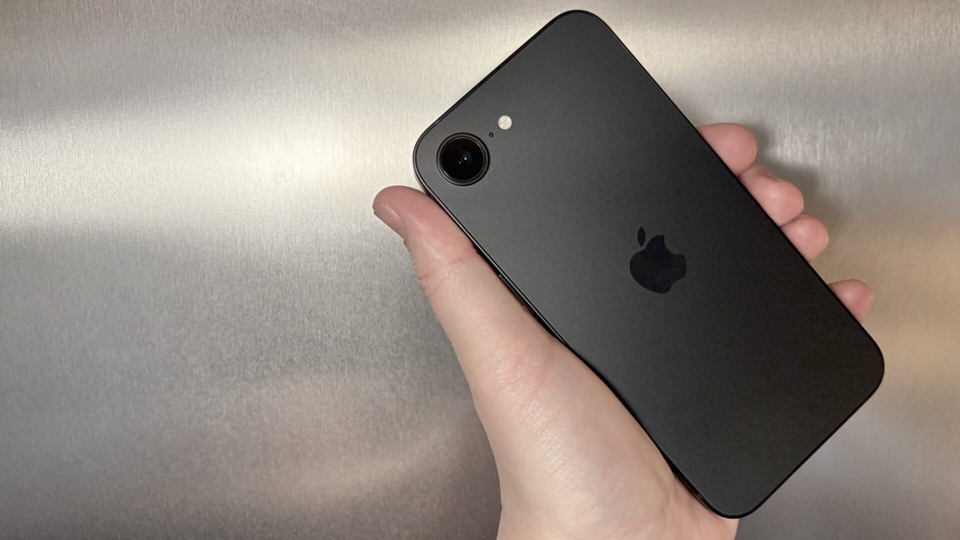 Apple iPhone 17e 11