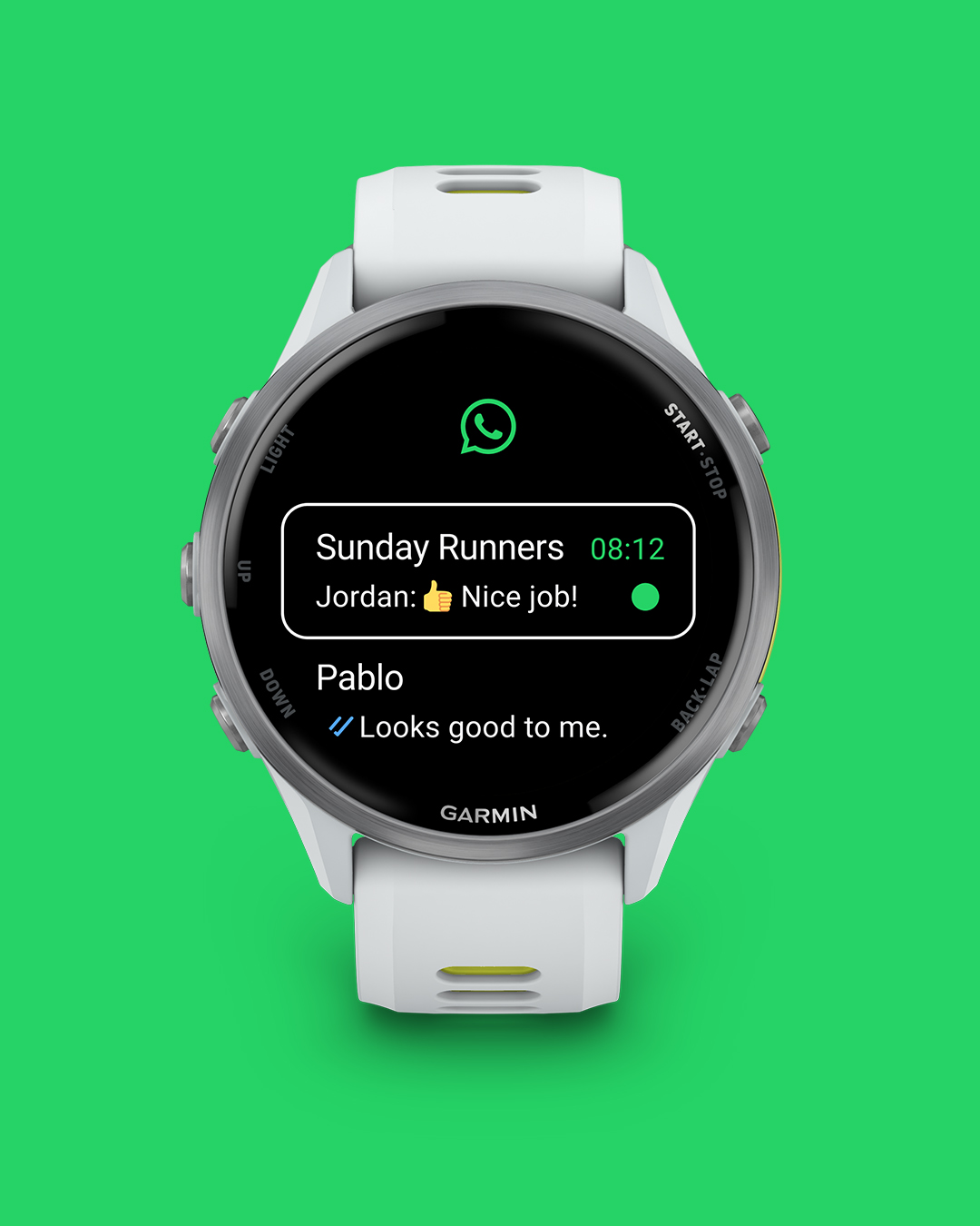 Garmin og WhatsApp: Endelig kan du svare meldinger fra håndleddet 3 Garmin Forerunner 970 i hvitt viser et WhatsApp-varsel fra gruppen «Sunday Runners» med en melding fra Pablo.