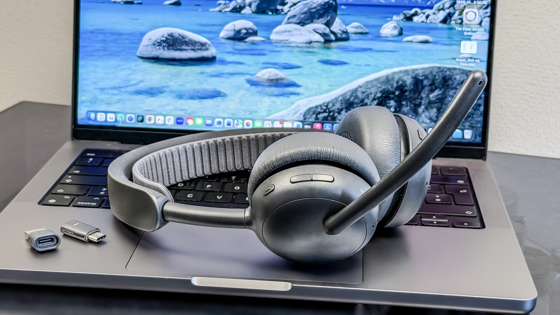 Logitech Zone Wireless 2 ES with Dongle 8 Logitech Zone_Wireless_2_ES SPREAD 2 GeirNordby