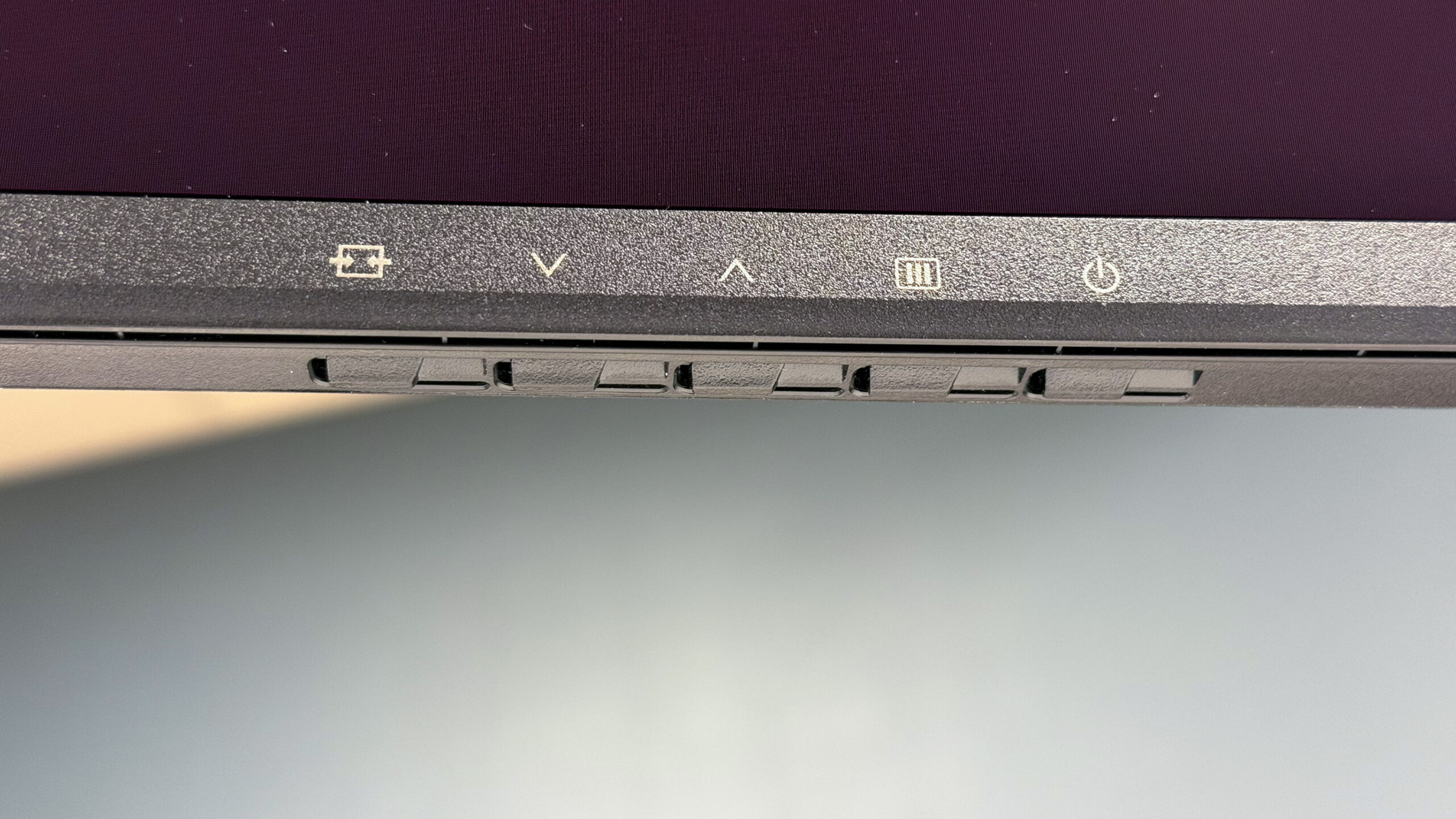AOC Agon Q27G4ZDR 6 AOC Agon Q27G4ZDR buttons GeirNordby