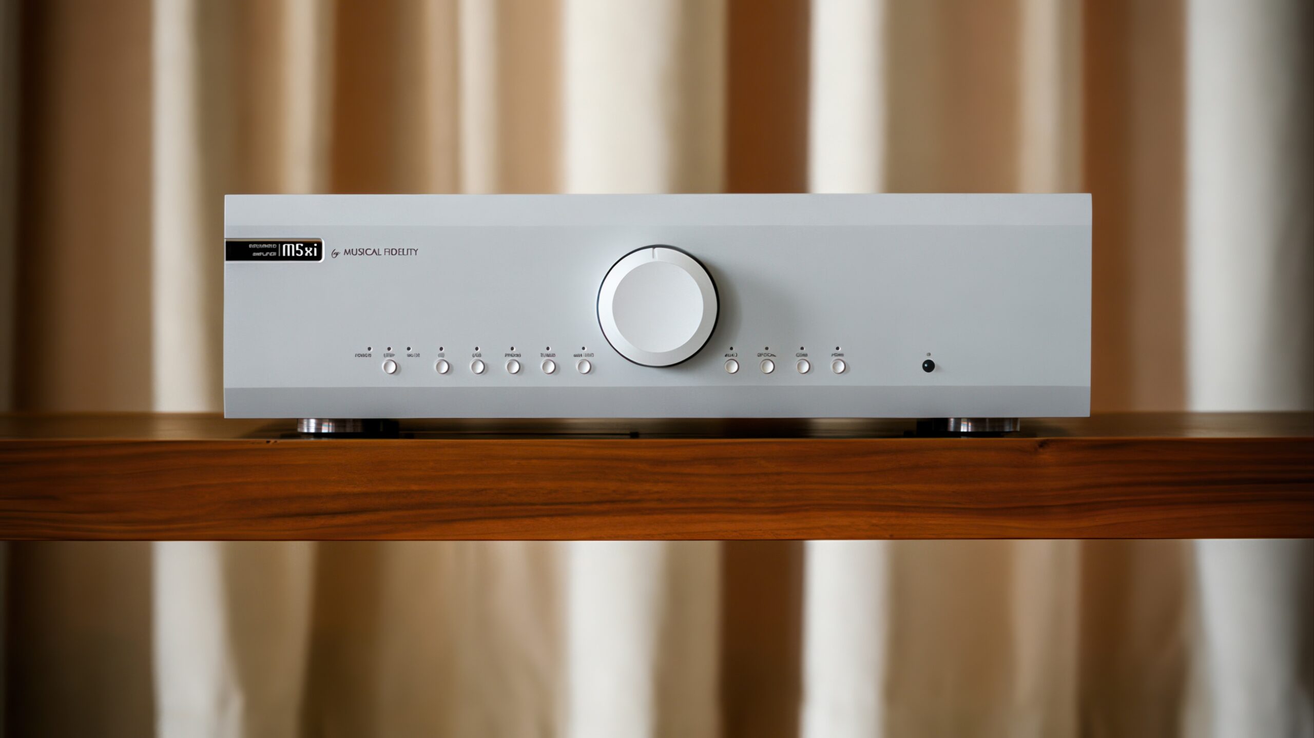 Musical Fidelity M5xi og M6xi: Stueklare forsterkere med HDMI 2 M5xi.jpg